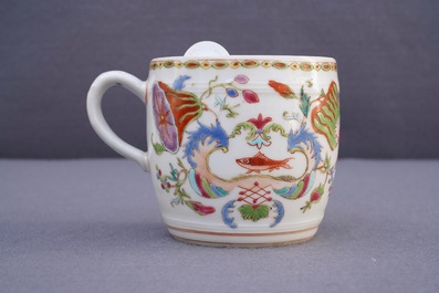 Un moutardier en porcelaine de Chine famille rose &agrave; d&eacute;cor 'Pompadour' et une coupe &agrave; d&eacute;cor Pronk, Qianlong